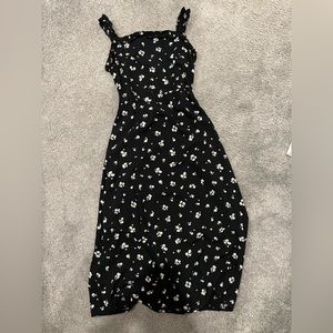 Francesca’s ruffle strapped midi sundress size medium